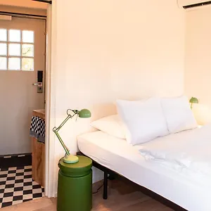 https://sweets-willemsbrug.amsterdamhotelsnl.com